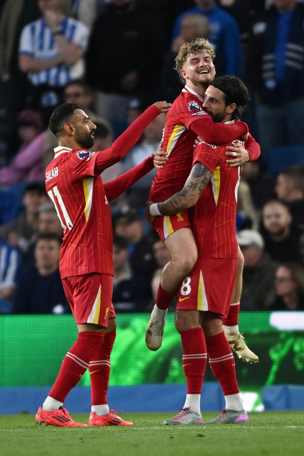 爱游戏AYX关于今夜英超焦点战，利物浦状态回暖，气氛紧张，团队化学反应显著的信息