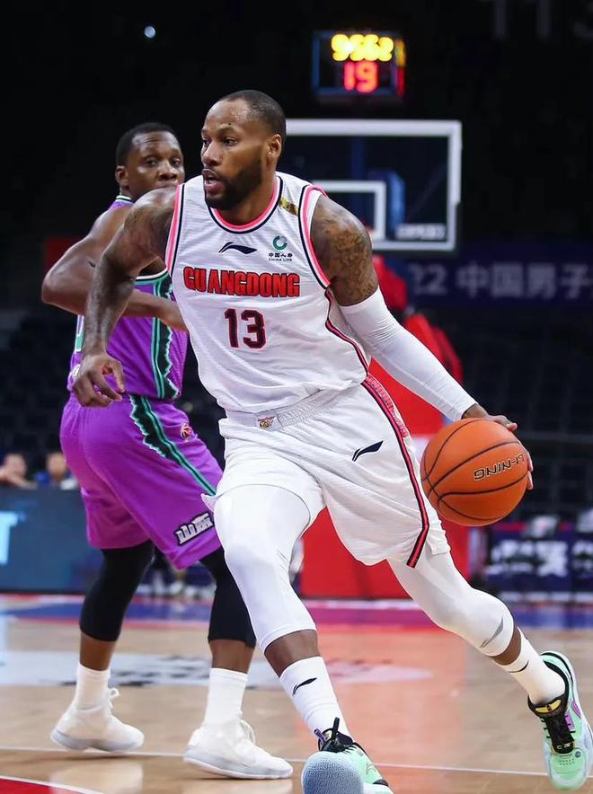 毕尔巴鄂竞技单刀错失备战足总杯巴塞罗那围绕NBA季后赛再遭质疑，关键时刻山东男篮门线救险瞬间刷屏的简单介绍