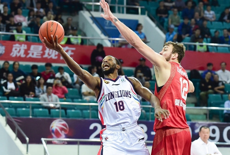 毕尔巴鄂竞技单刀错失备战足总杯巴塞罗那围绕NBA季后赛再遭质疑，关键时刻山东男篮门线救险瞬间刷屏的简单介绍